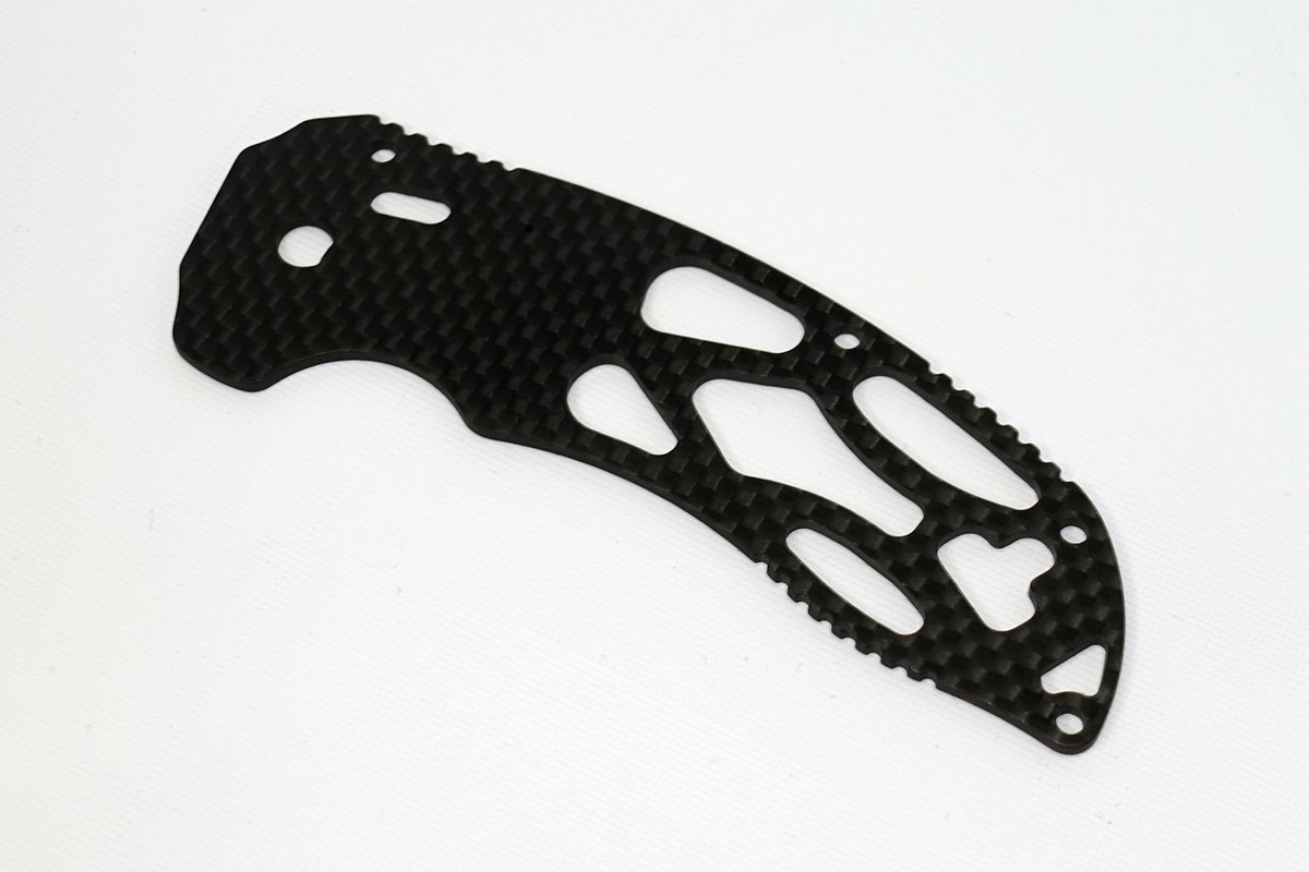 碳纖維折刀把手片，CNC 鏤空加工